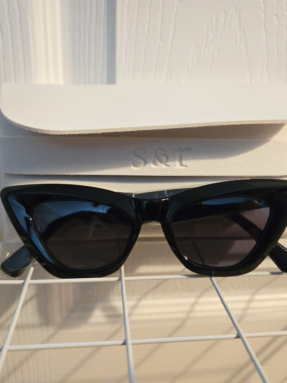 Black Cat-Eye Sunglasses - Summer & Rose